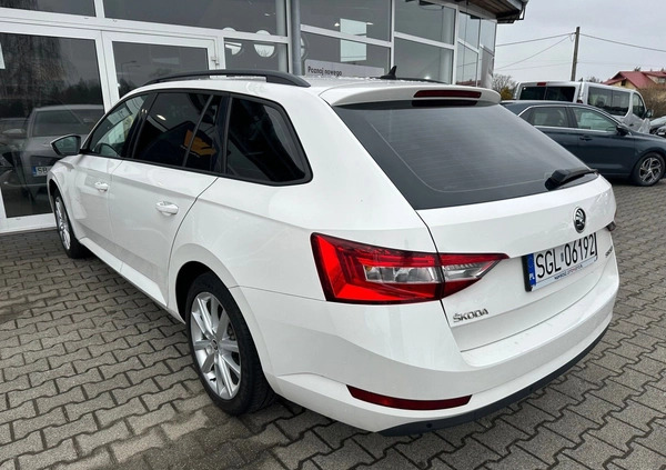 Skoda Superb cena 64900 przebieg: 214540, rok produkcji 2017 z Boguchwała małe 79